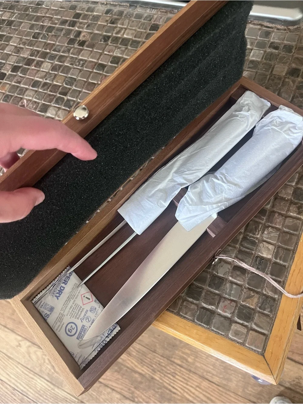 NIB Crate&Barrel Carving Set